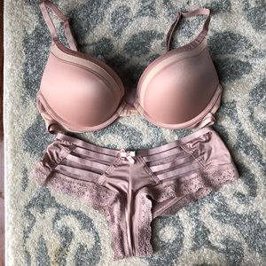 Victoria Secret Blush Bombshell Bra 32B + panty xs